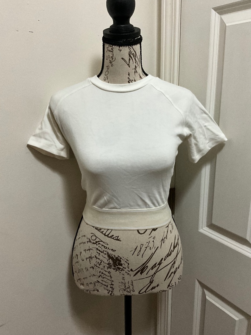 Manière De Voir White Cropped Short Sleeve Top – Size US 4